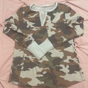 Cute casual camo long sleeve tee! Never been worn but tag is off!